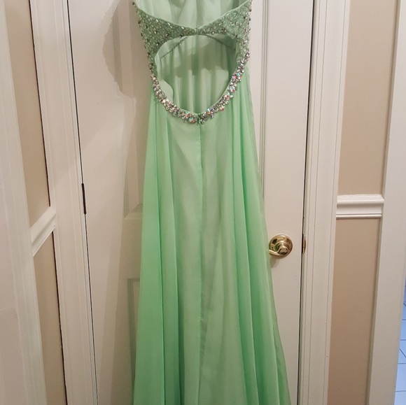 Stunning strapless honeydew/mint prom dress - Picture 4 of 5